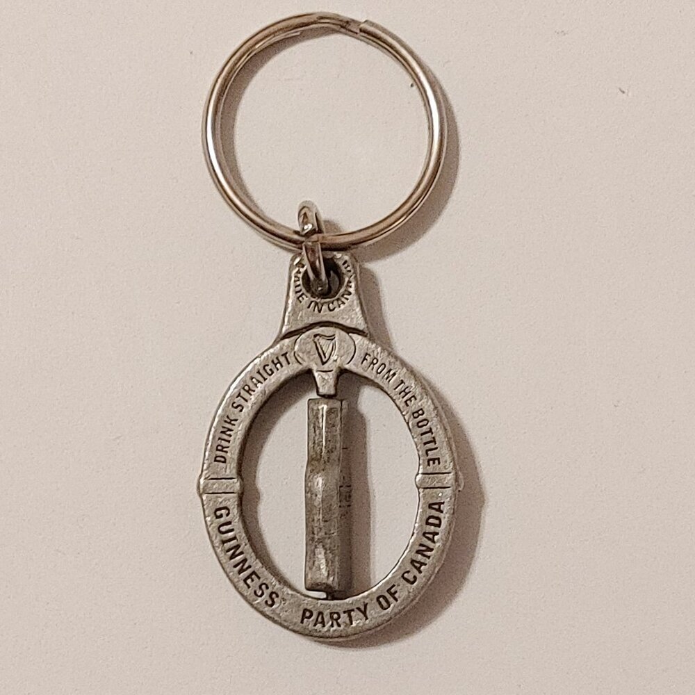 PEWTER GUINNESS STOUT Bottle Keychain SPINNER SPINNING MIDDLE Bottle Made in CAN